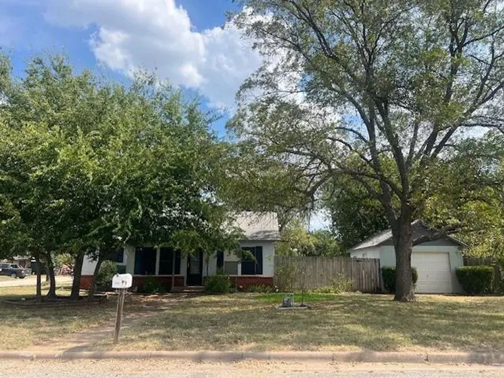1101 Texas Street, Graham