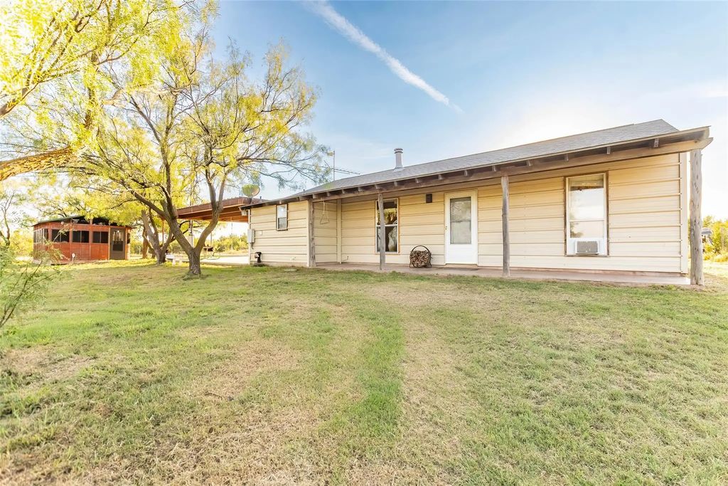 929 Bull Run Road, Mertzon