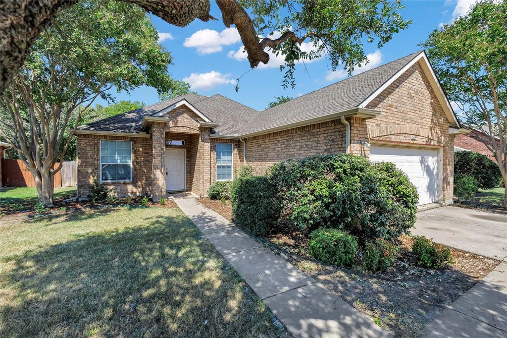 2409 Spruce Court, Little Elm