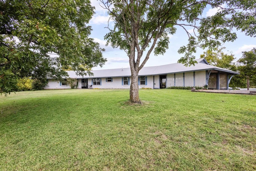 9055 E State Highway 56, Windom