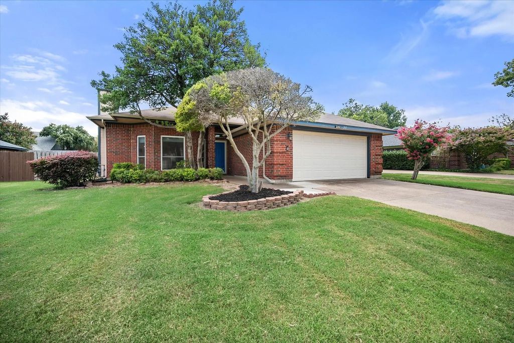 205 Dodge Trail, Keller