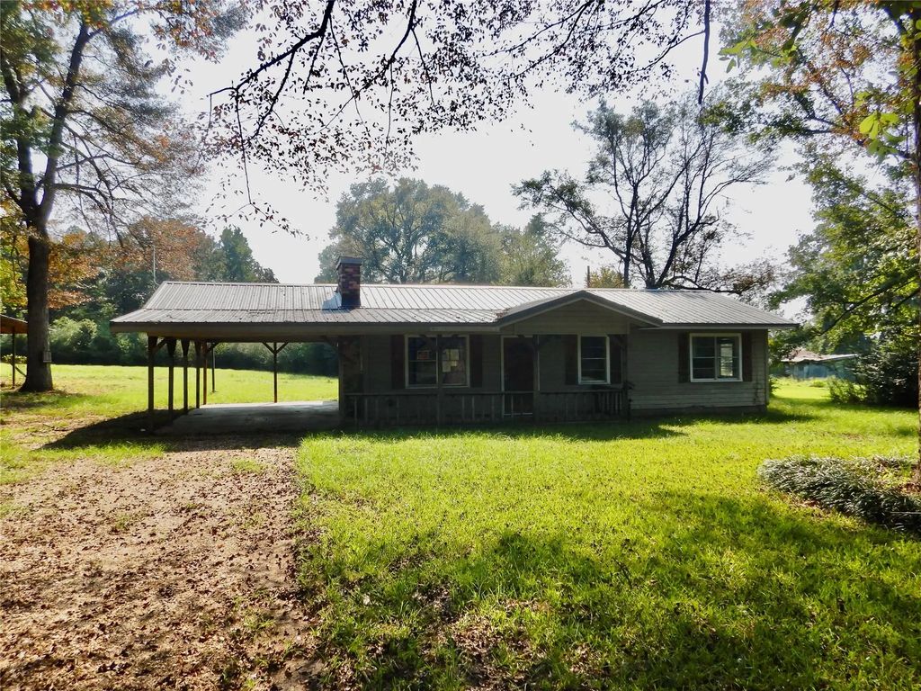 650 Highway 507, Castor