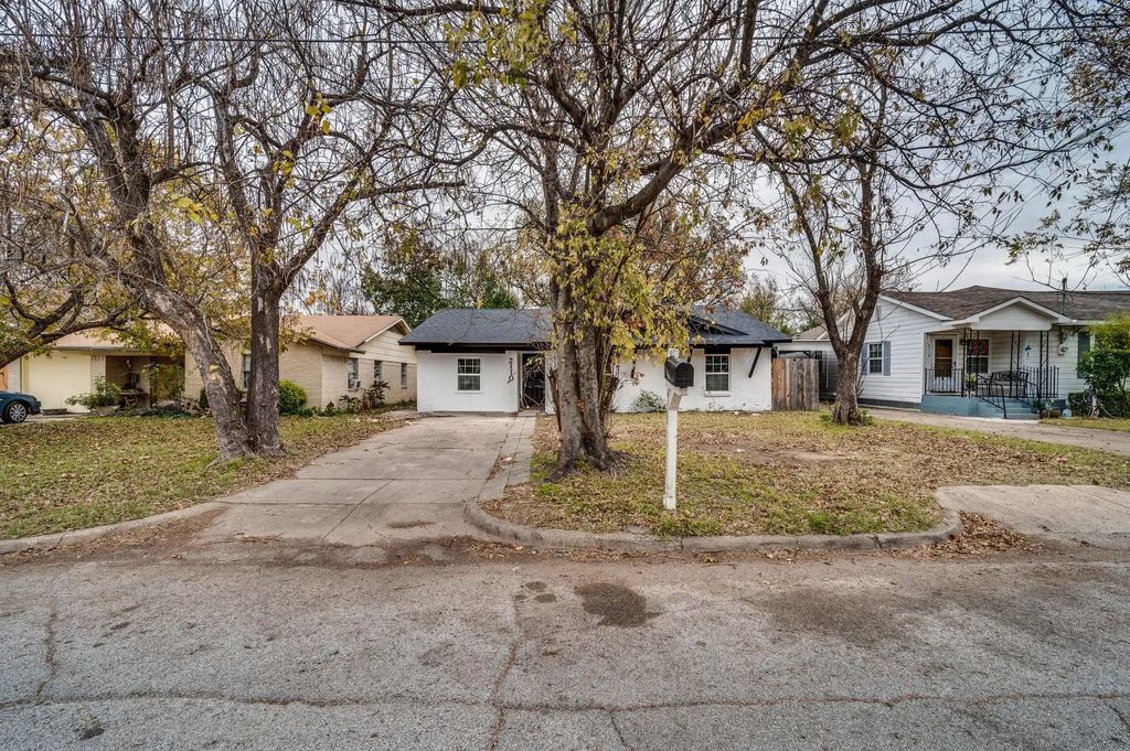 2110 Aggie Drive, Grand Prairie