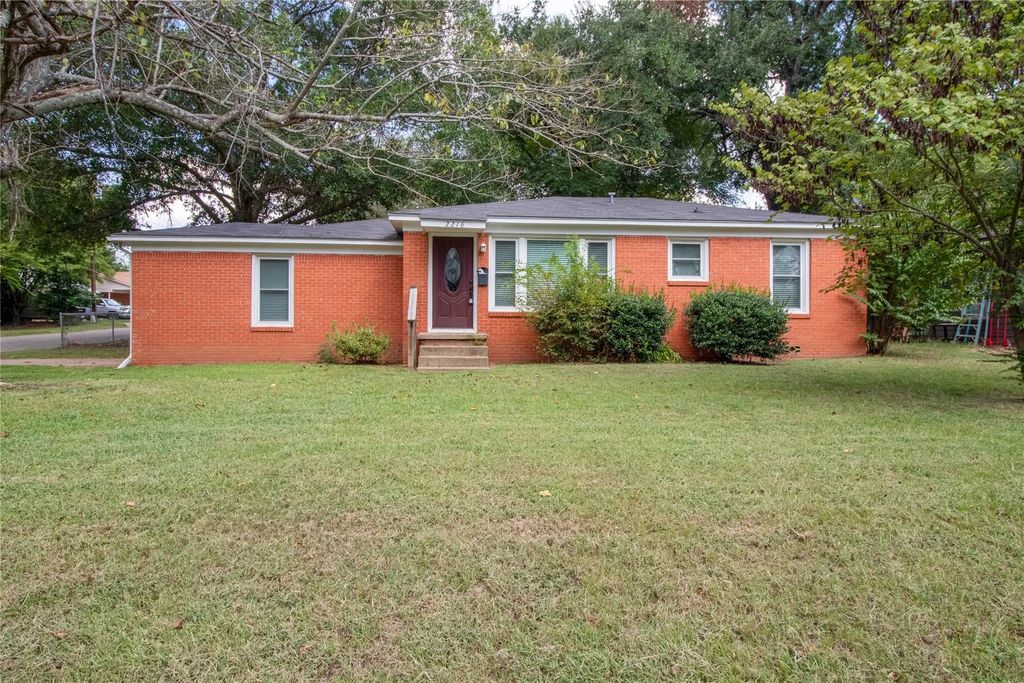 2216 Gish Lane, Tyler
