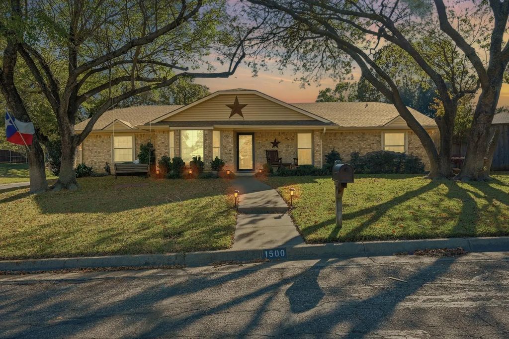 1500 Flamingo Drive, Arlington