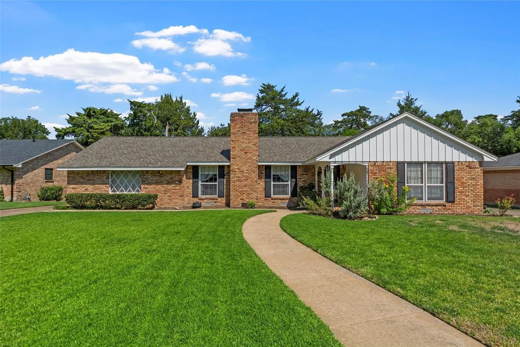 2823 Whitewood Drive, Dallas