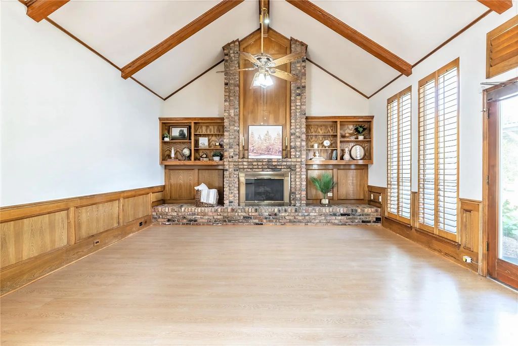 2424 Fox Glenn Circle, Bedford