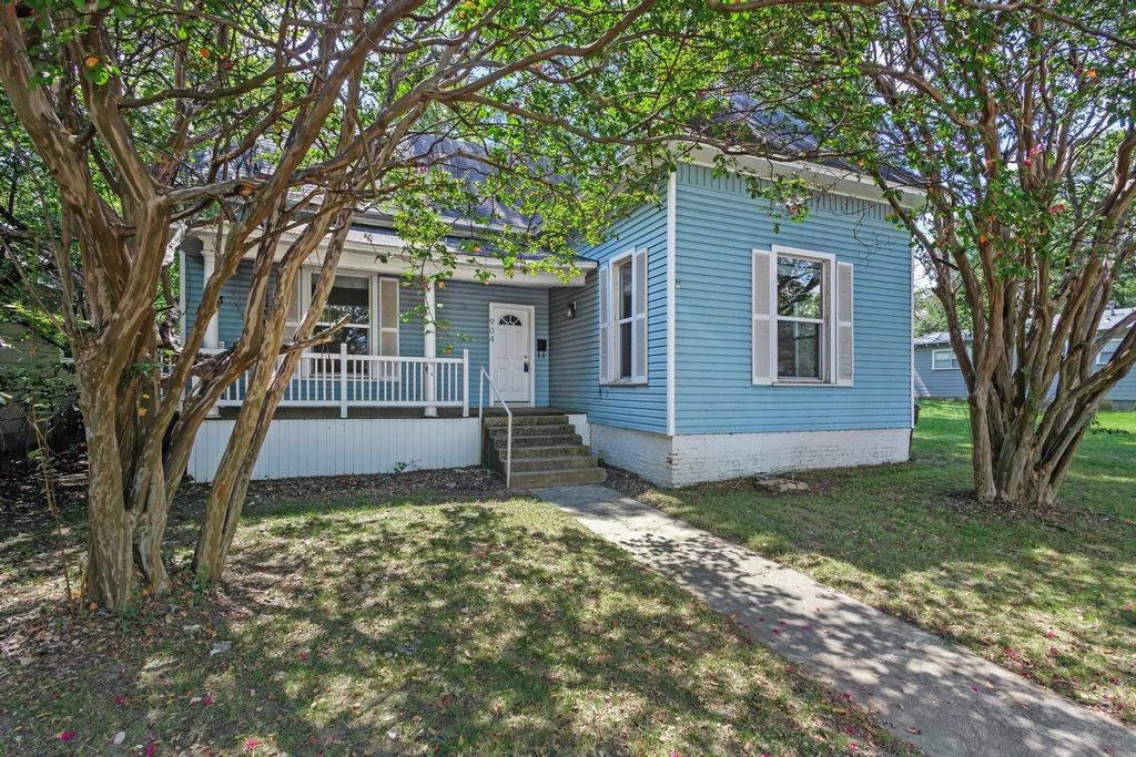 904 W Shepherd, Denison