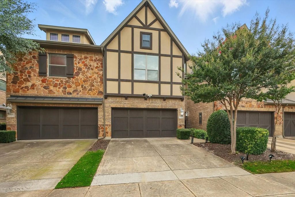 934 Brook Forest Lane, Euless
