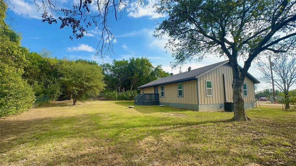 200 Waupoo Trail, Whitney