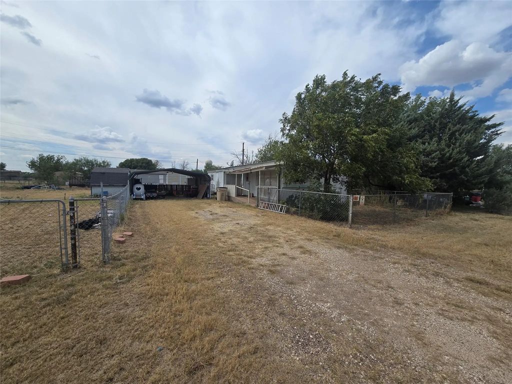 112 La Salle Drive, Tye
