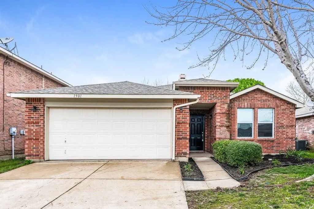 1901 Lariat Drive, Fort Worth