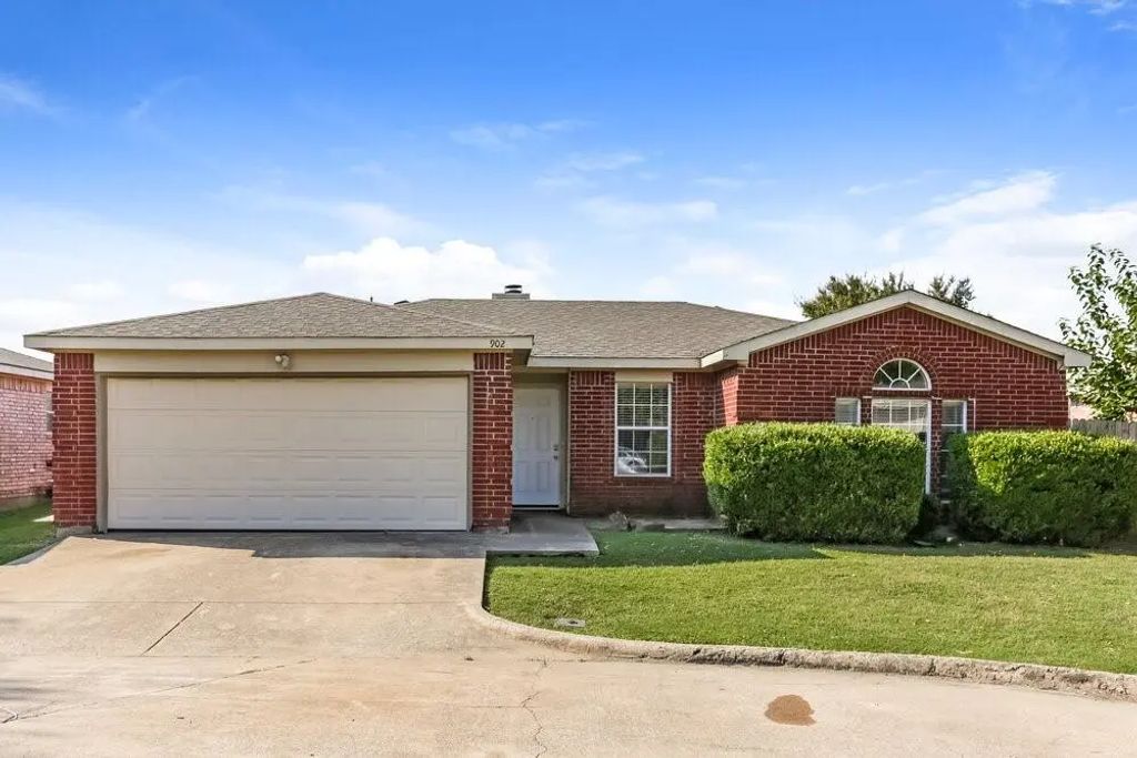 902 Beaufort Court, Arlington