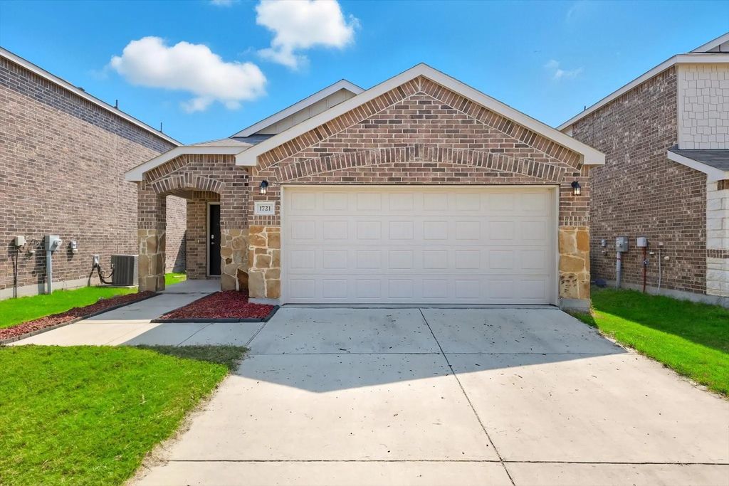 1721 Ackerly Drive, Forney