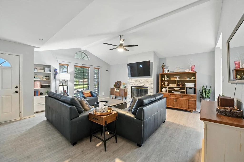 3744 Waxwing Circle S, Fort Worth
