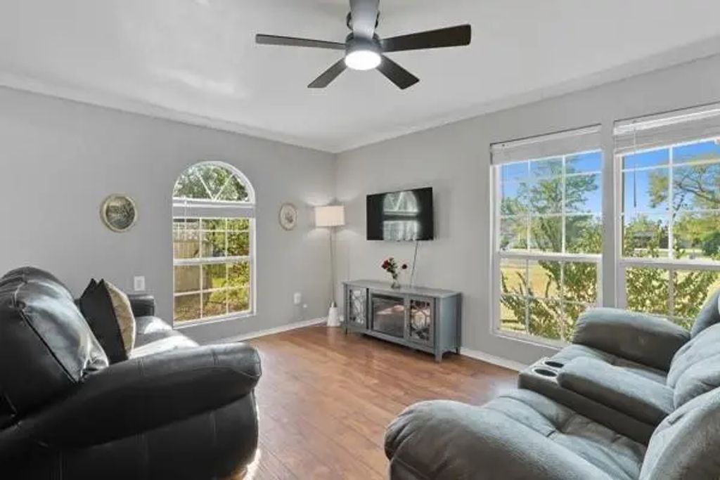 1811 Main Street, Sulphur Springs