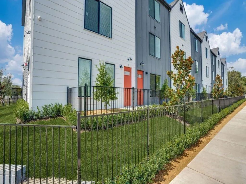 3275 Dallas Street 303, Dallas