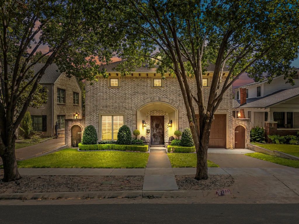 1213 Virginia Place, Fort Worth