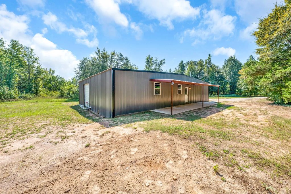 334 County Road 2433, Como