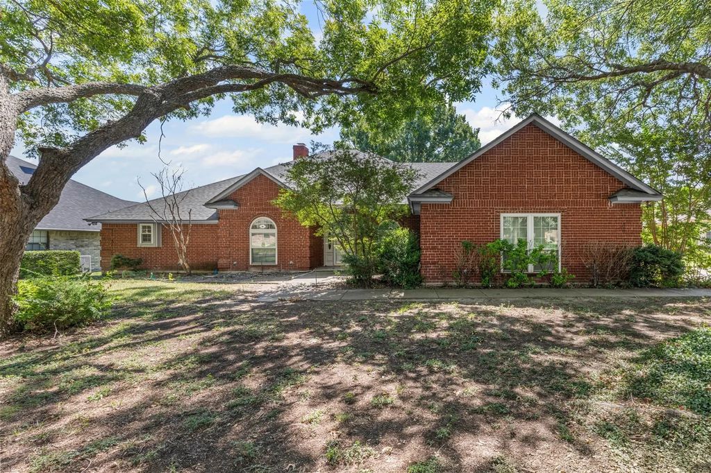 3655 Snow Creek Drive, Fort Worth
