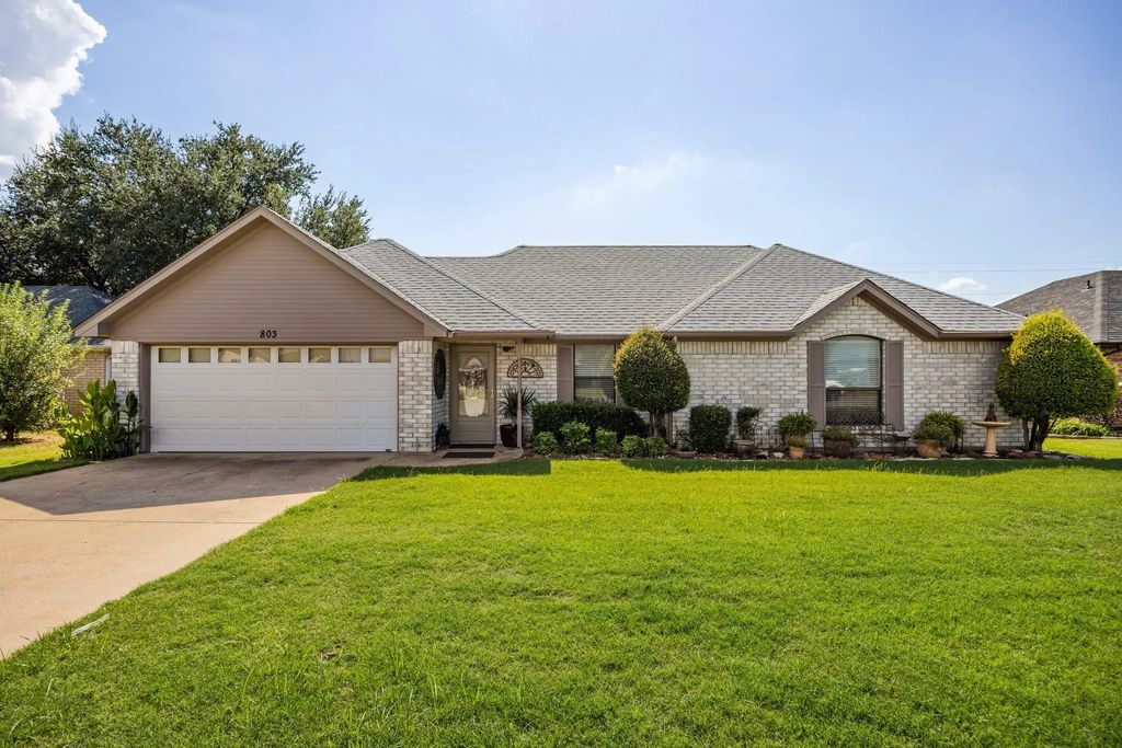 803 Tahiti Drive, Granbury