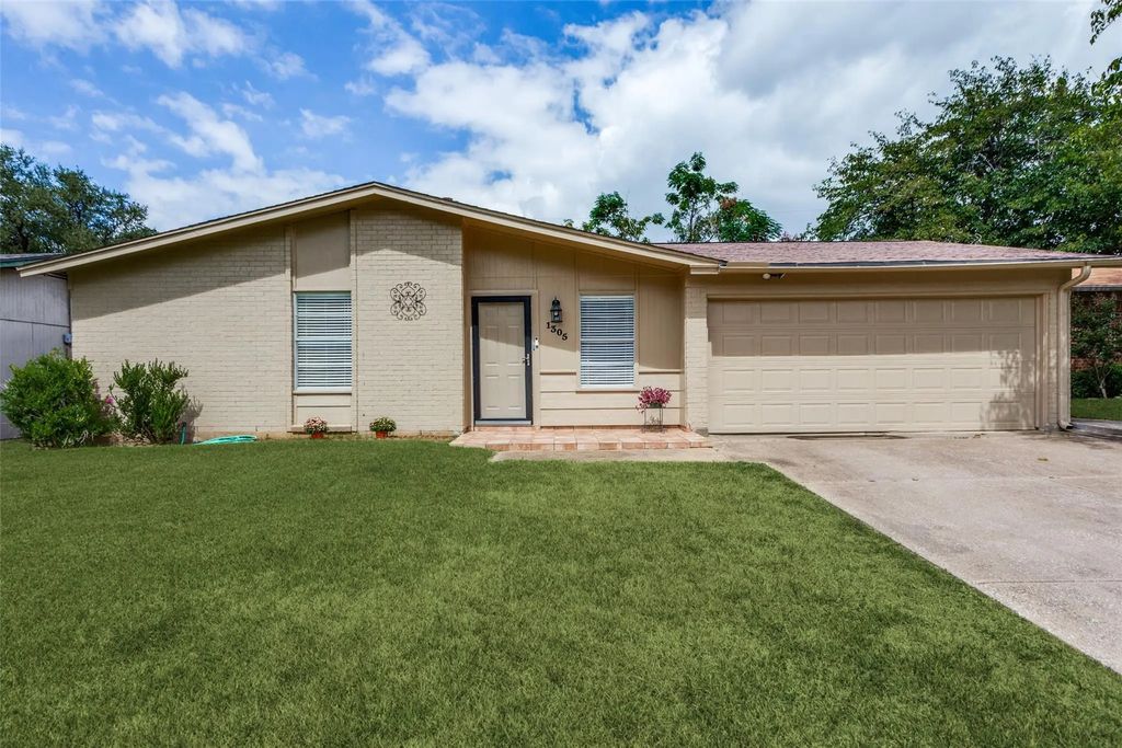 1305 Mohawk Drive, Arlington