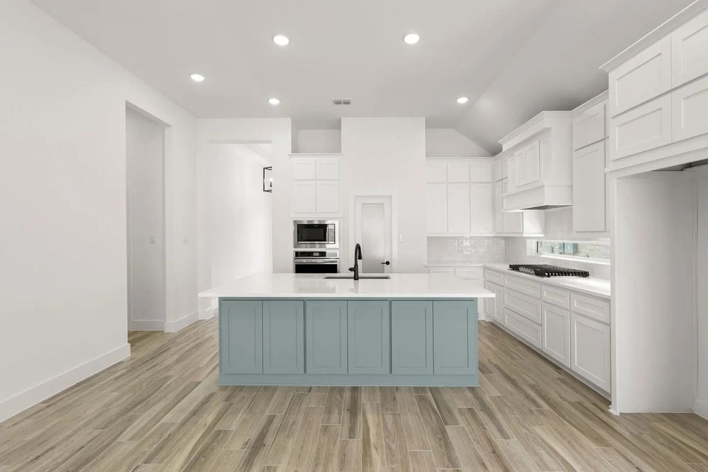 1704 Silla, Little Elm