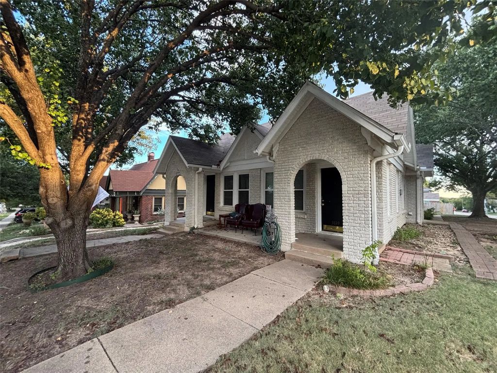 3819 Crestline Road, Fort Worth