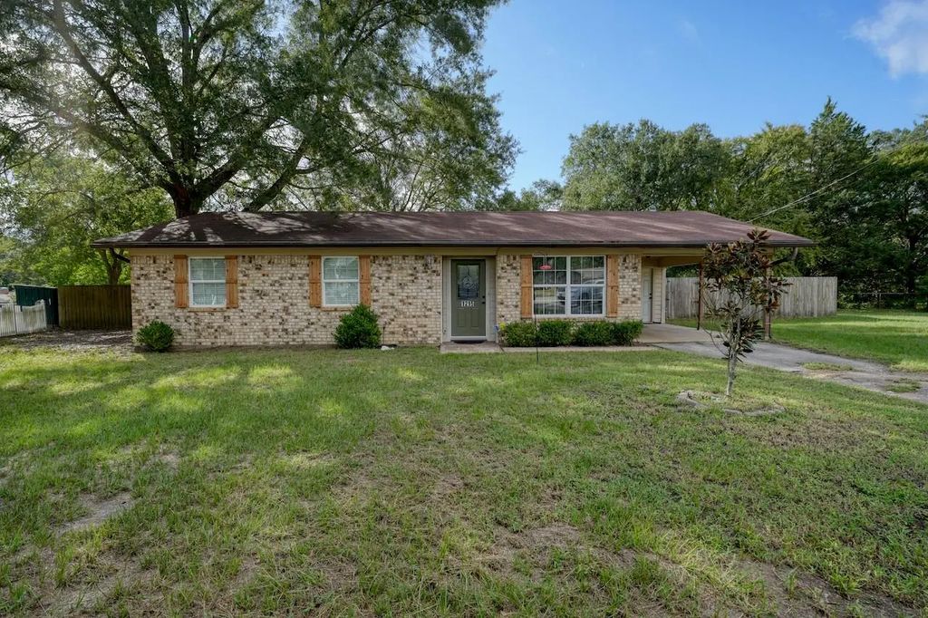 1215 Summit Heights, Lindale