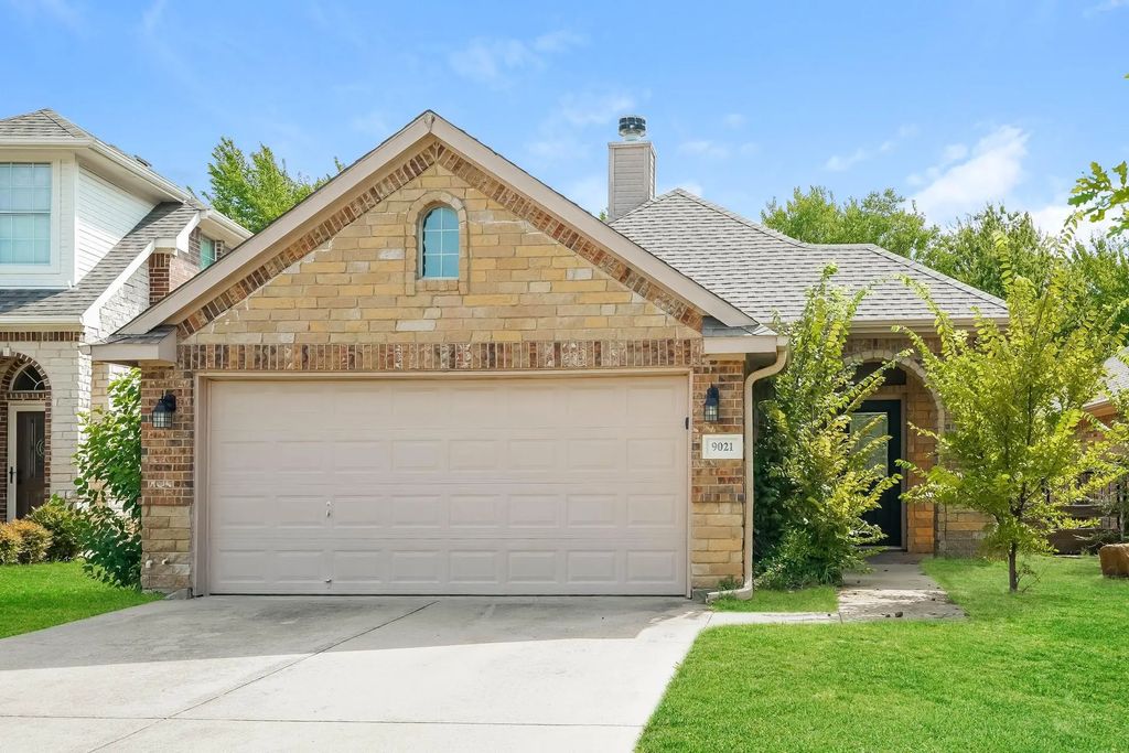 9021 Racquet Club Drive, Fort Worth