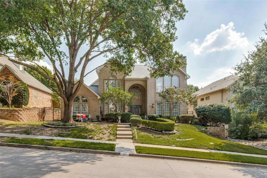 211 Long Canyon Court, Richardson
