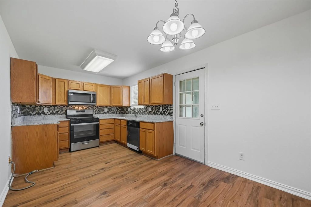 304 S Oak Street, Leonard