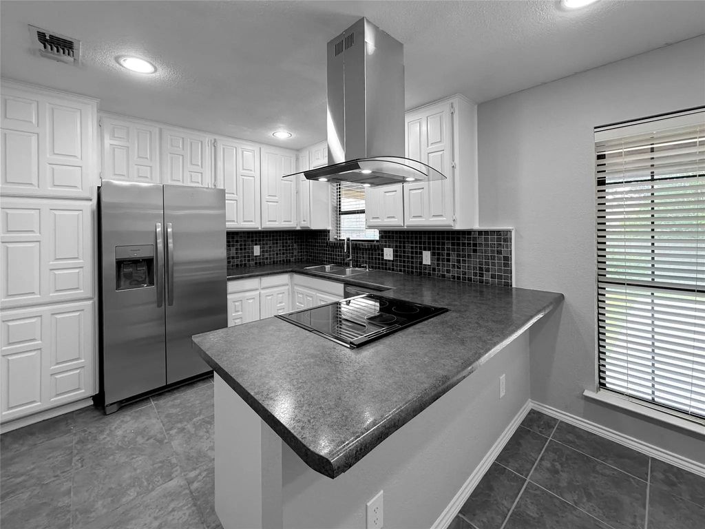7716 Harmony Drive, Fort Worth