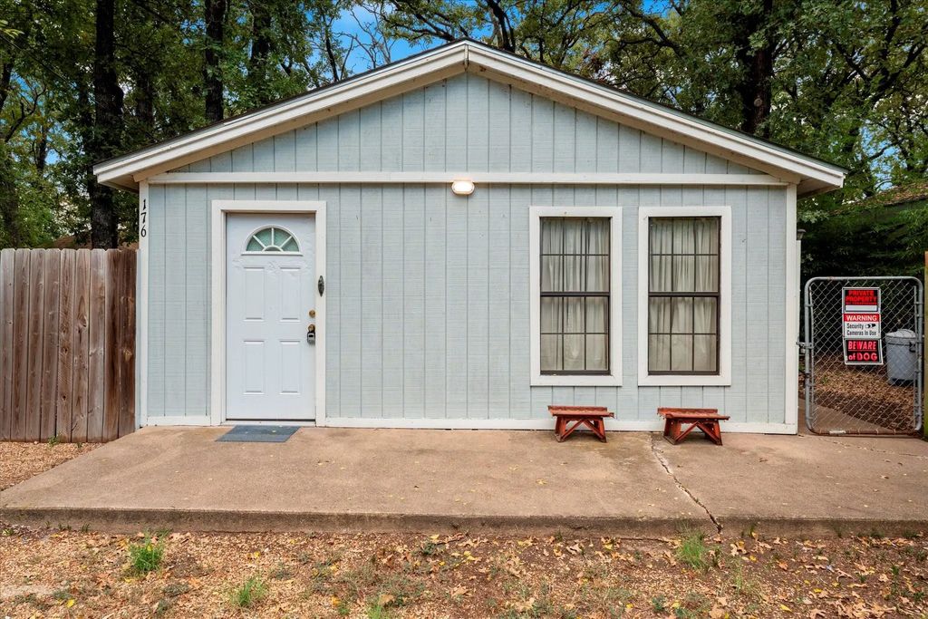 176 Meadow Lake Drive, Gun Barrel City