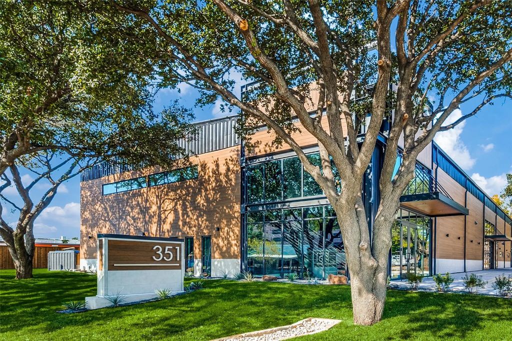 351 E Hudgins Street, Grapevine