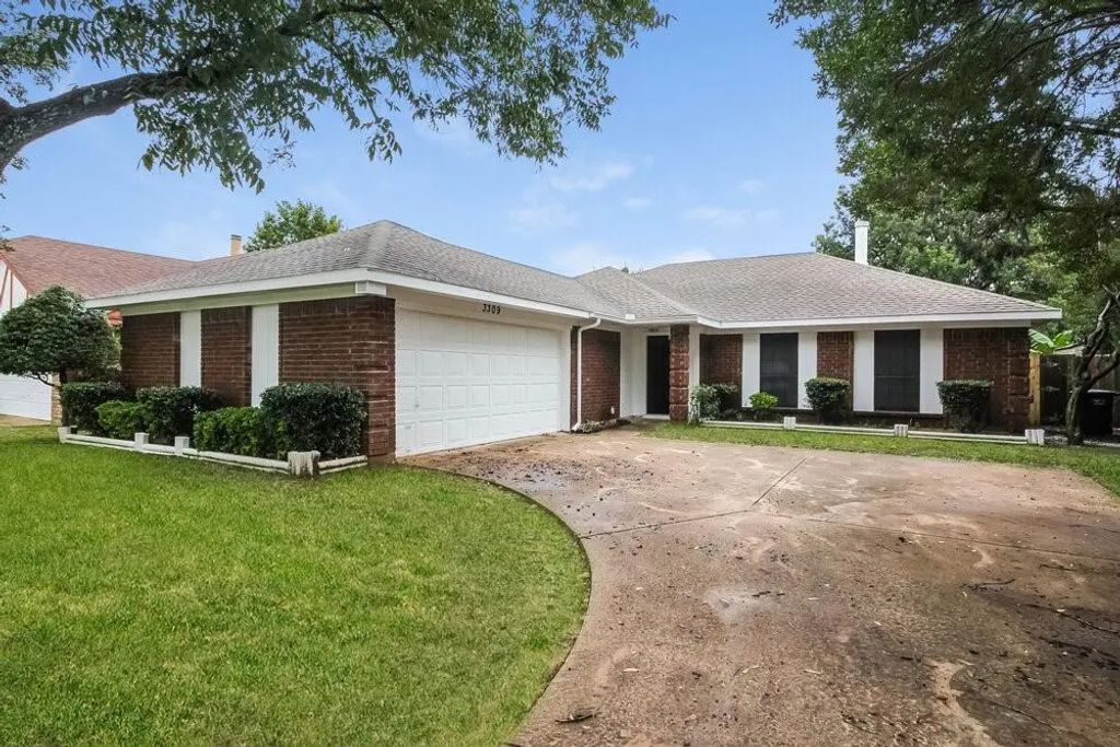 3309 Country Creek Lane, Fort Worth