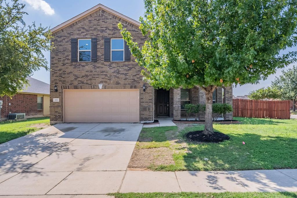 1093 Silver Spur Lane, Fort Worth