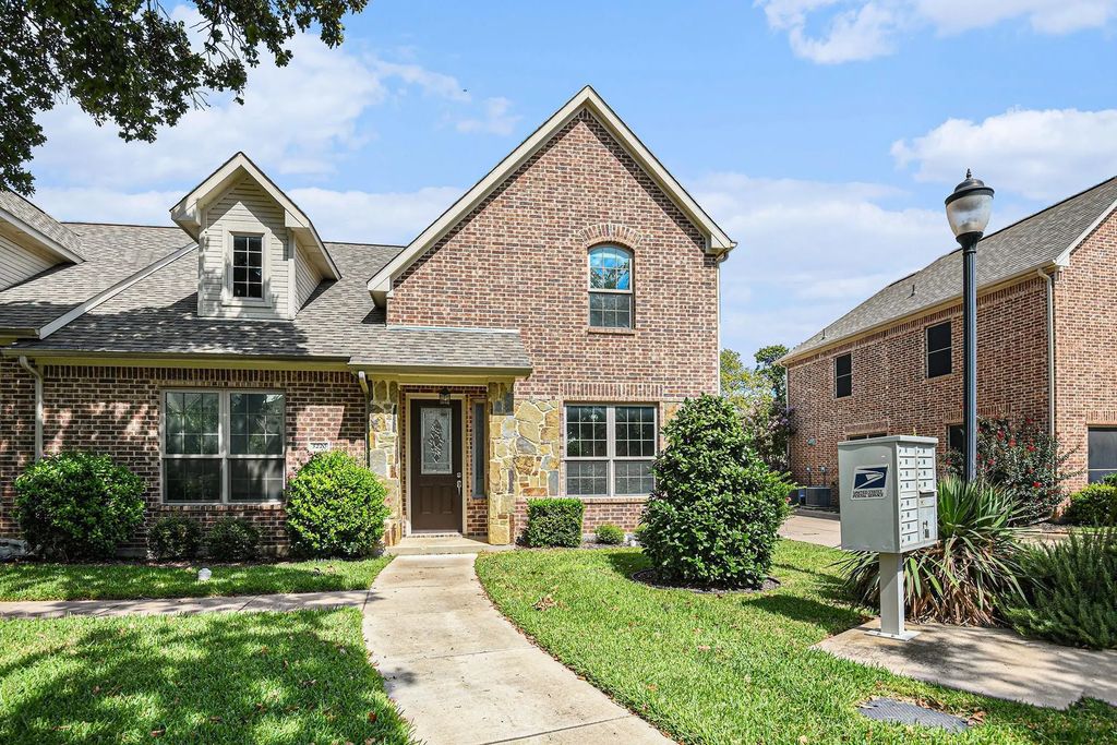 5220 Park Drive, River Oaks