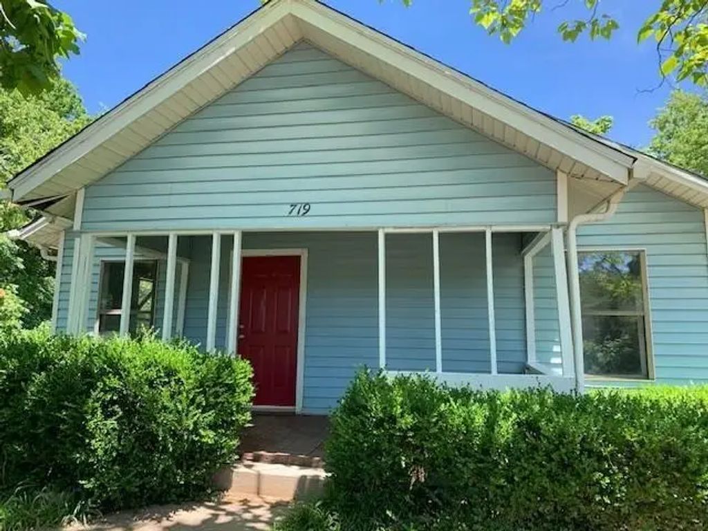 719 E Chestnut Street, Denison