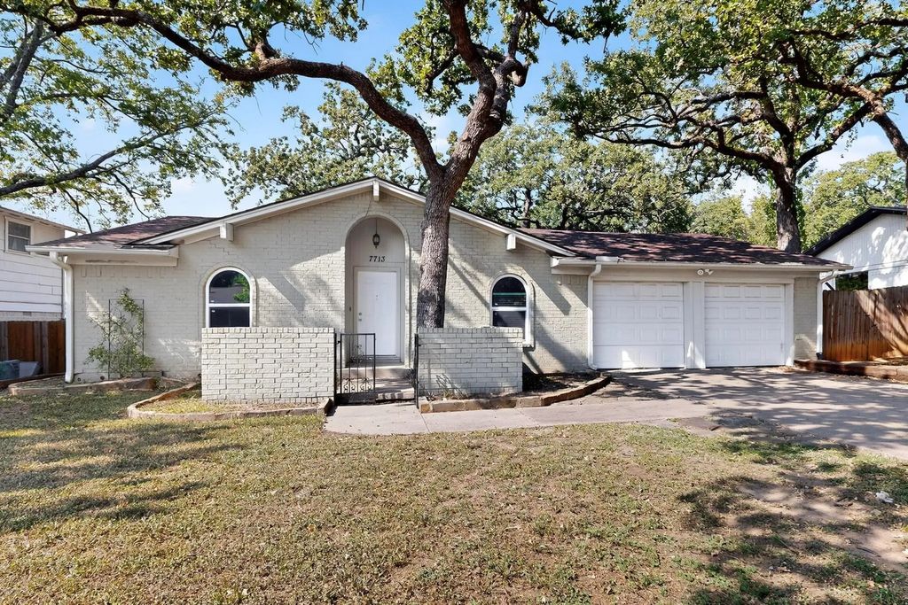7713 Deaver Drive, North Richland Hills
