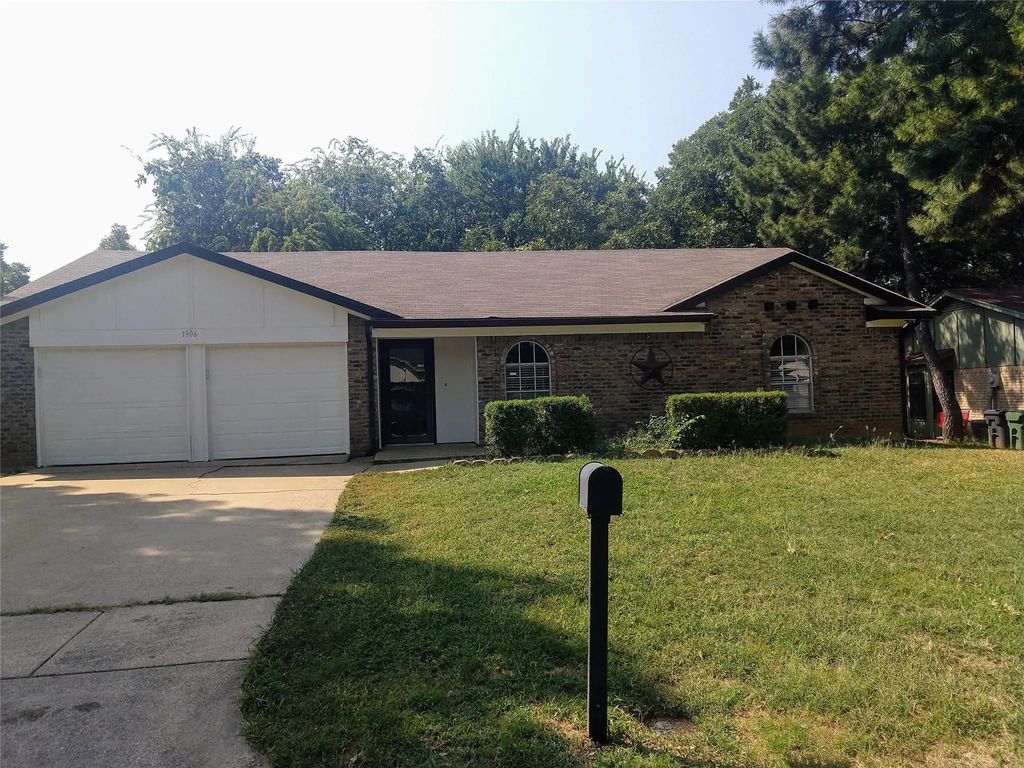 1906 Longmeadow Drive, Arlington