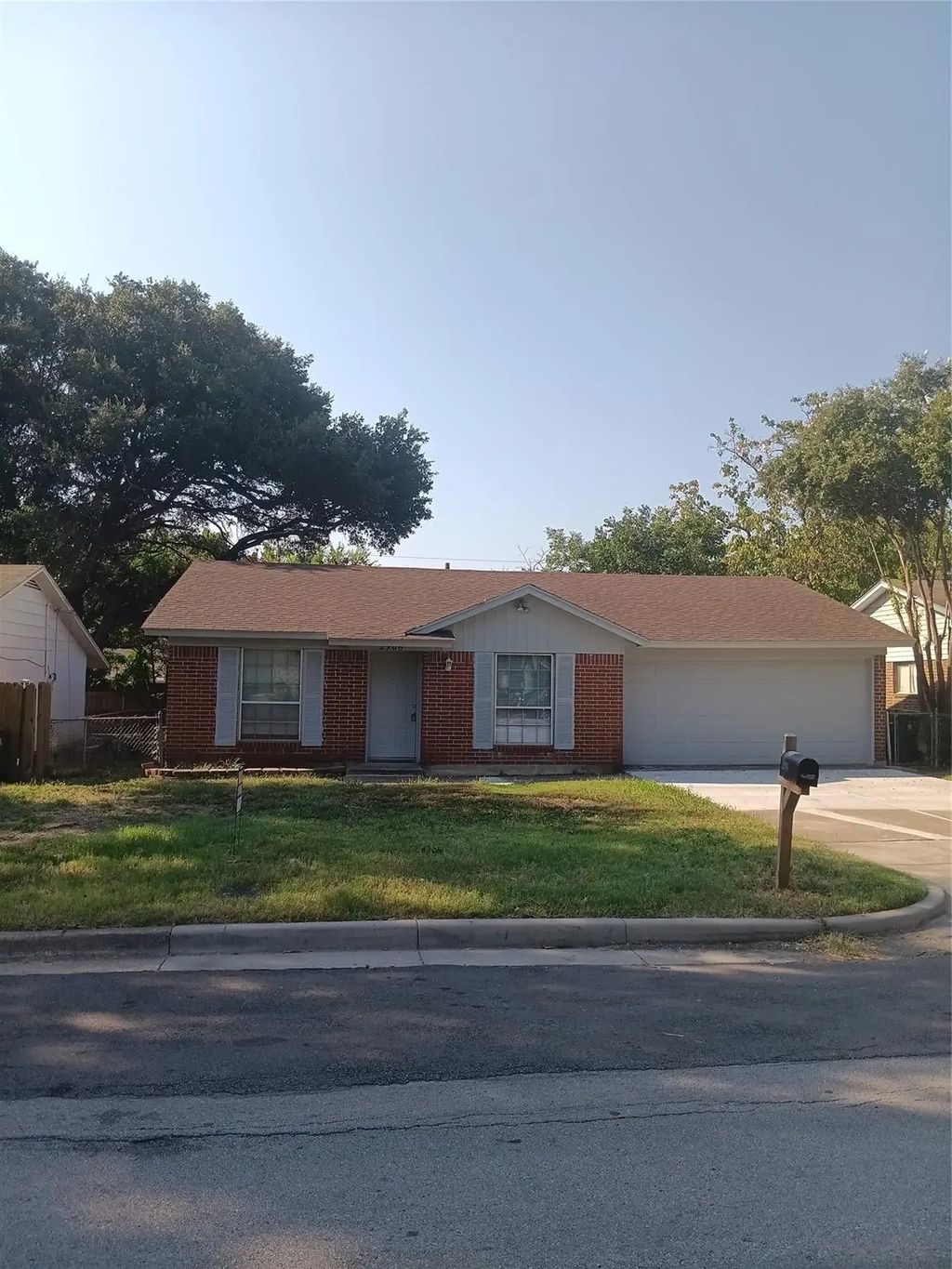2906 Plaza Street, Arlington