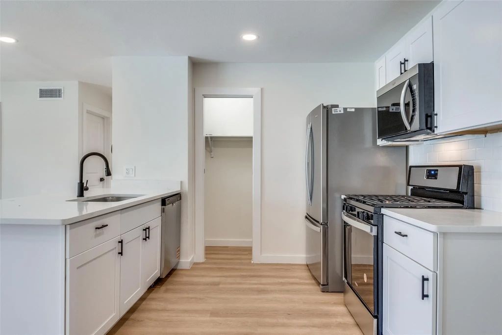 118 W Wanda Drive, Garland