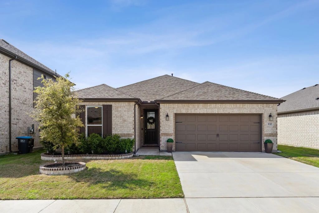 132 Plumed Thistle Drive, Fort Worth