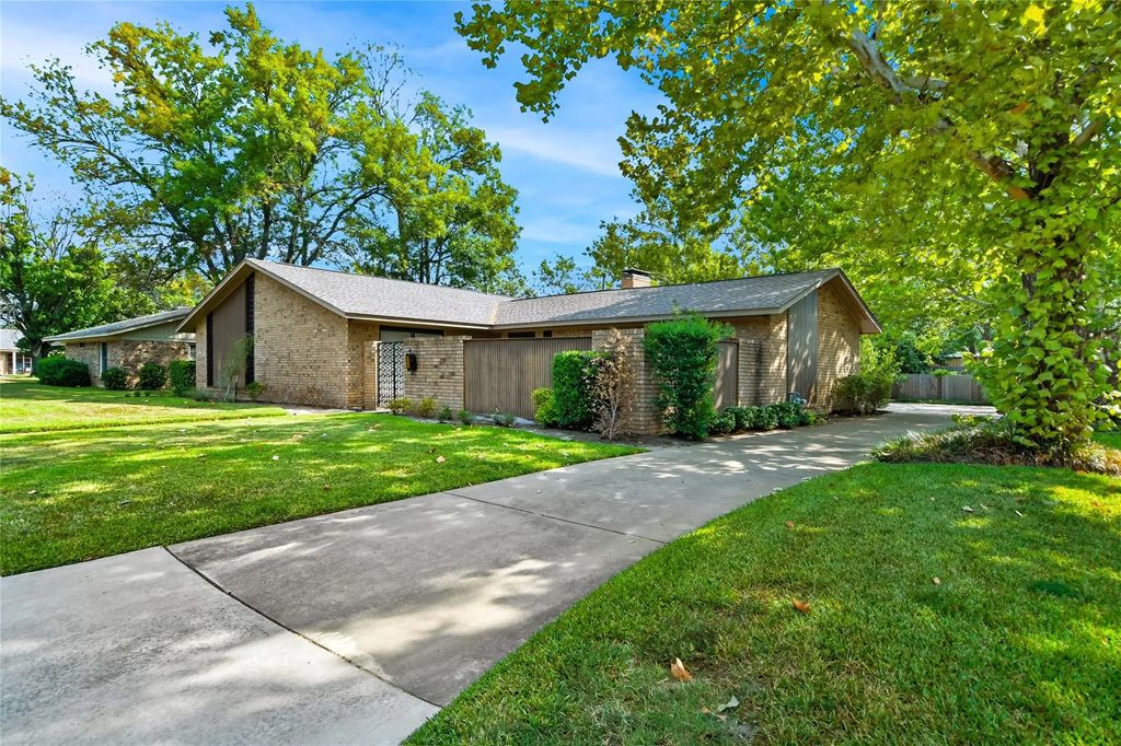 414 Willow Way, Gainesville