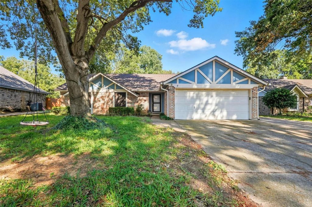 3422 Dovecreek Drive, Arlington
