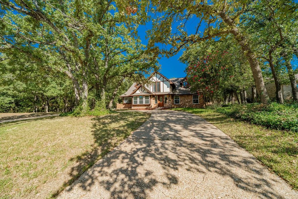 2811 Burlwood Drive, Dalworthington Gardens