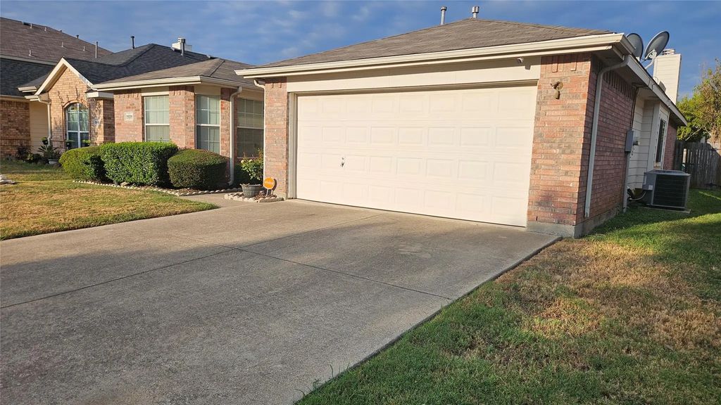 9220 Nightingale Drive, Fort Worth