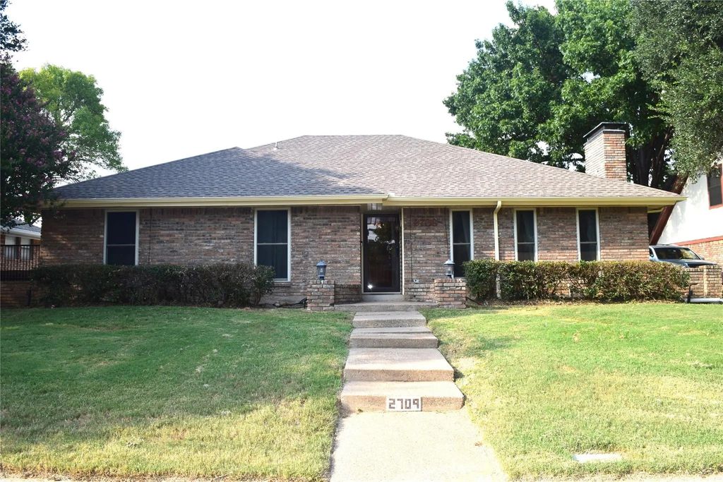 2709 Still Meadow Road, Irving