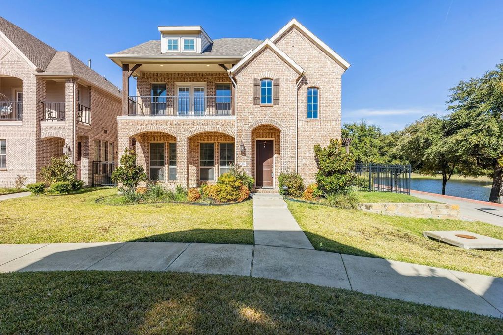 516 Renaissance Lane, Irving